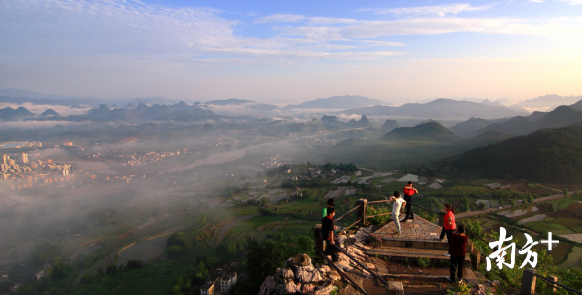 巾峰遠(yuǎn)眺。張志勇 攝
