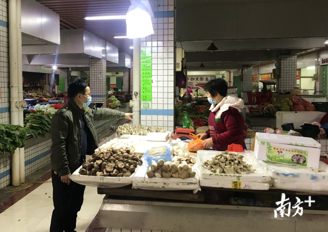 強(qiáng)化市場(chǎng)監(jiān)管，建立整改臺(tái)賬，發(fā)現(xiàn)一處，整改一處，銷(xiāo)號(hào)一處。