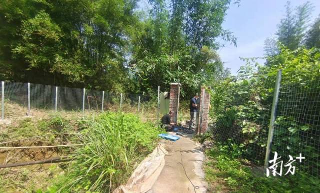 修建隔離防護(hù)設(shè)施。