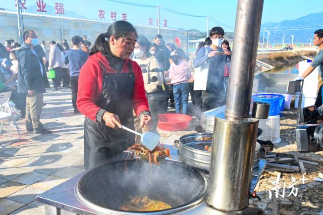 炒蝦。張曉欣 攝