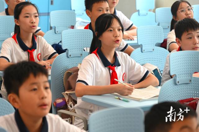 依托廣州六中連州實驗學(xué)校，連州實現(xiàn)了從“生源外流”到“反向招生”的歷史性轉(zhuǎn)變。黃津 攝