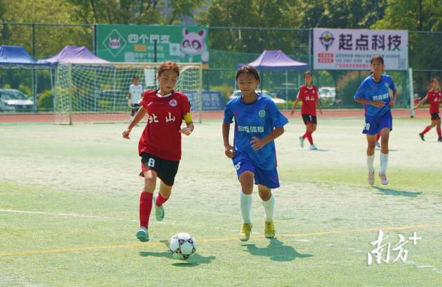 北山中學(xué)是全國首批“青少年校園足球特色學(xué)校”。資料圖