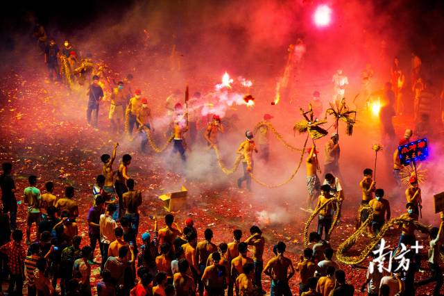 星子舞火龍。潘賢強(qiáng) 攝