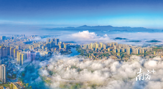 清遠連州以奮斗為筆，加快打造“粵湘桂區(qū)域性中心城市”。丘貴星 攝