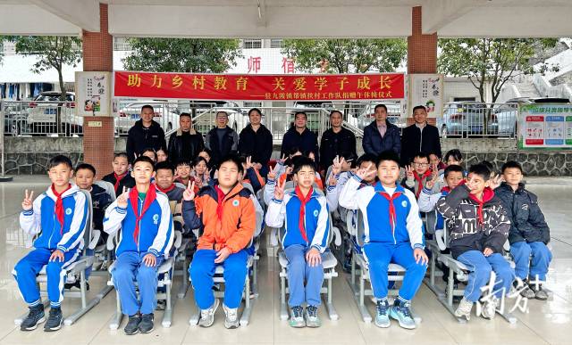 捐贈(zèng)活動(dòng)現(xiàn)場(chǎng)。九陂鎮(zhèn) 供圖