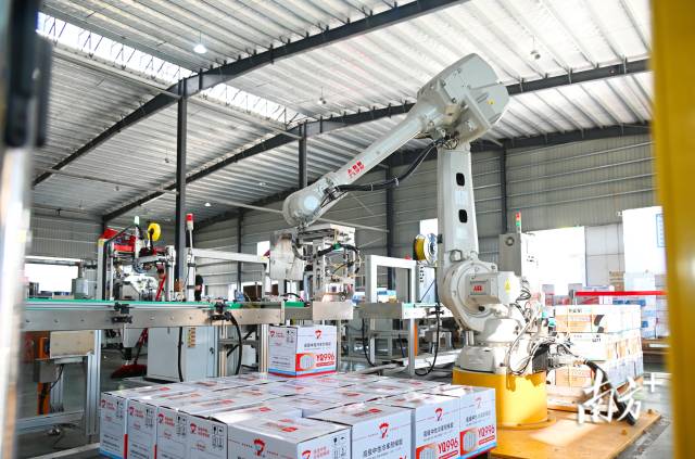 連州新增國家高新技術企業(yè)14家，增長率高達93%。黃津 攝